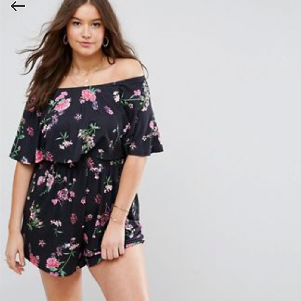 Off-the-shoulder romper in vintage floral print